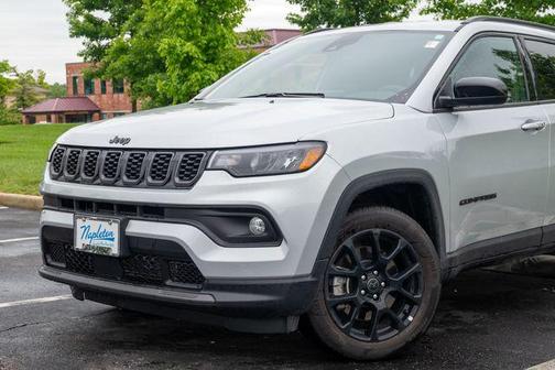 Silver Zynith Metallic Clearcoat 2026 Jeep Compass Latitude