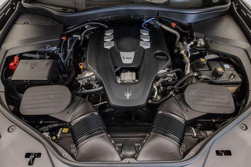 Nero Ribelle Metallic 2023 Maserati Levante GT