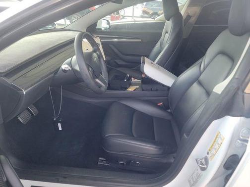 Pearl White Multi-Coat 2022 Tesla Model 3 Long Range