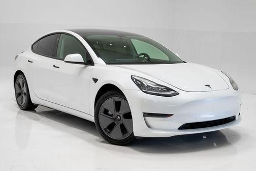 Pearl White Multi-Coat 2022 Tesla Model 3 Long Range