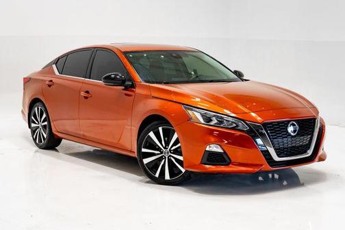 Sunset Drift Chromaflair 2021 Nissan Altima SR FWD