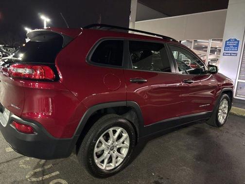 2016 Jeep Cherokee Sport