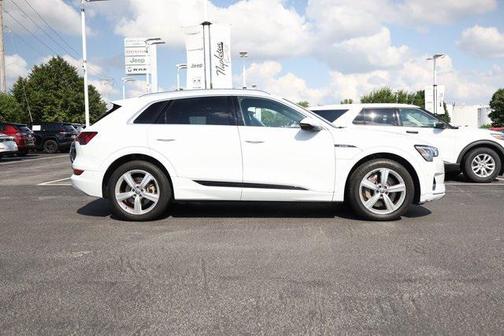 2019 Audi e-tron Premium Plus