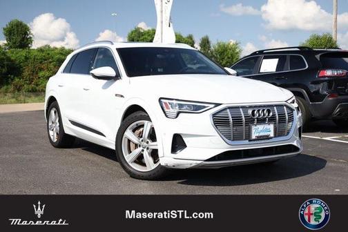 2019 Audi e-tron Premium Plus