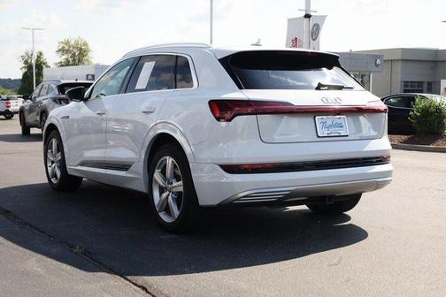 2019 Audi e-tron Premium Plus