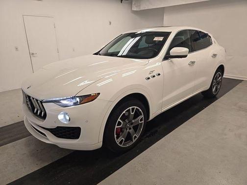 Bianco 2023 Maserati Levante GT