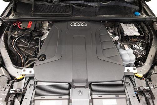 Samurai Gray Metallic 2023 Audi Q7 45 Premium Plus