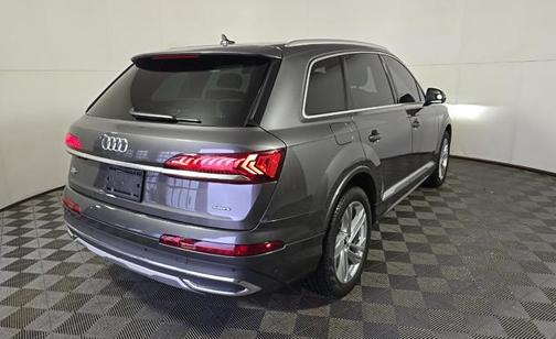 Samurai Gray Metallic 2023 Audi Q7 45 Premium Plus