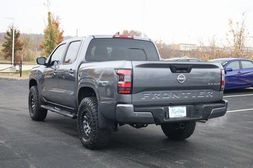 2024 Nissan Frontier SV