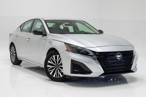 Brilliant Silver Metallic 2024 Nissan Altima 2.5 SV