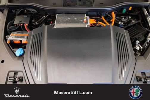 Mythos Black Metallic 2024 Audi Q8 e-tron Premium Plus