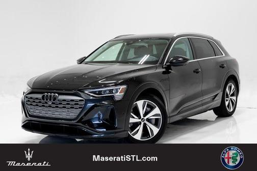 Mythos Black Metallic 2024 Audi Q8 e-tron Premium Plus