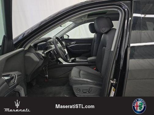 Mythos Black Metallic 2024 Audi Q8 e-tron Premium Plus