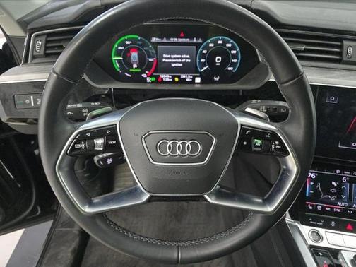 Mythos Black Metallic 2024 Audi Q8 e-tron Premium Plus