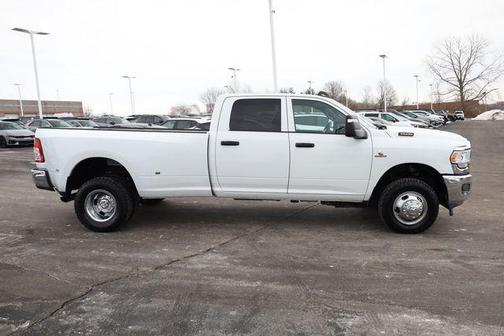 2023 RAM 3500 Tradesman Crew Cab 4x4 8' Box