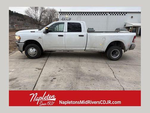 2023 RAM 3500 Tradesman Crew Cab 4x4 8' Box