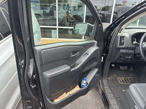 Super Black 2025 Nissan Frontier S