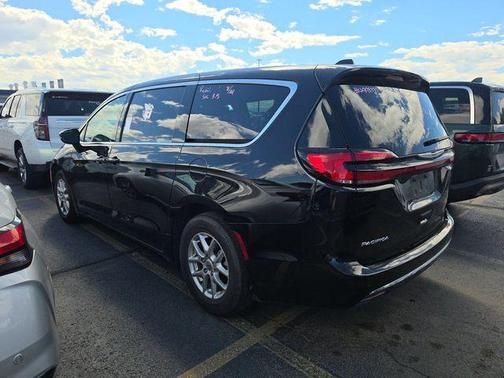 Diamond Black Crystal Pearlcoat 2025 Chrysler Pacifica L