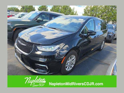 Diamond Black Crystal Pearlcoat 2025 Chrysler Pacifica L