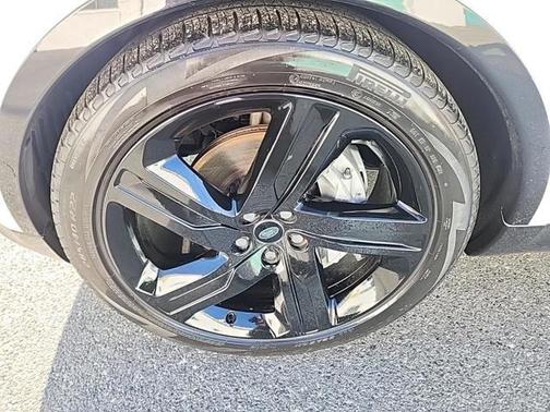 2023 Land Rover Discovery P300 S R-Dynamic