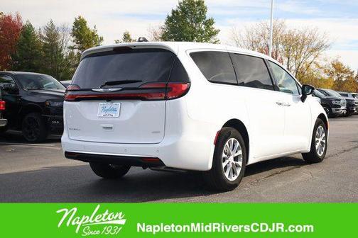 Bright White Clearcoat 2026 Chrysler Pacifica L