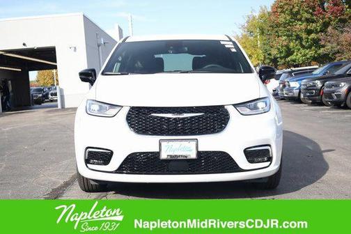 Bright White Clearcoat 2026 Chrysler Pacifica L