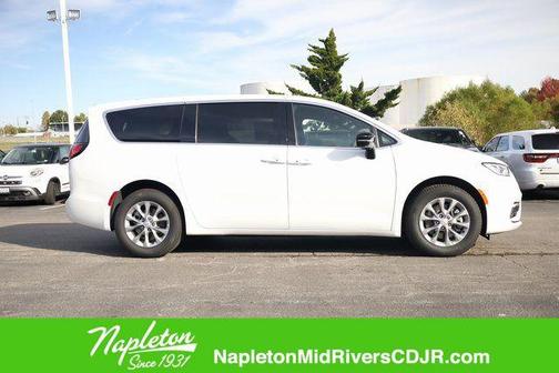 Bright White Clearcoat 2026 Chrysler Pacifica L