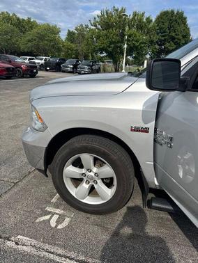 Bright Silver Metallic Clearcoat 2019 RAM 1500 SLT