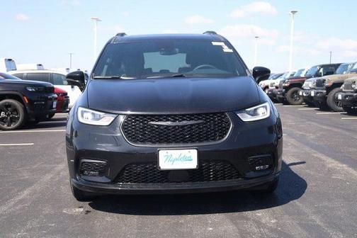 2025 Chrysler Pacifica Hybrid Premium S Appearance Pkg