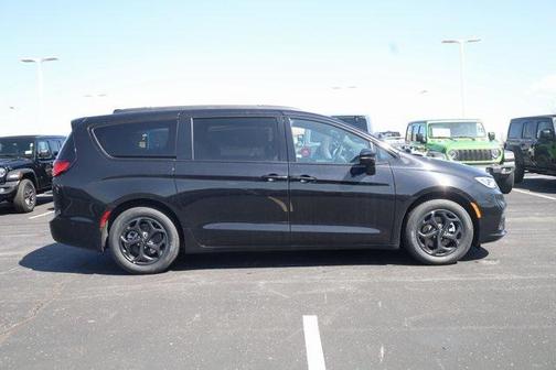 2025 Chrysler Pacifica Hybrid Premium S Appearance Pkg