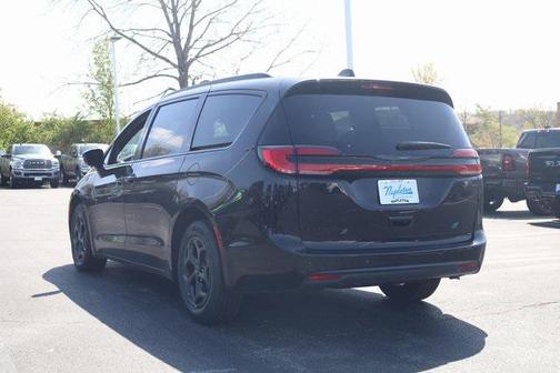 2025 Chrysler Pacifica Hybrid Premium S Appearance Pkg