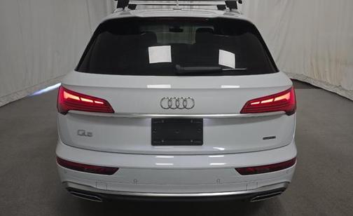 Glacier White Metallic 2023 Audi Q5 45 S line Premium