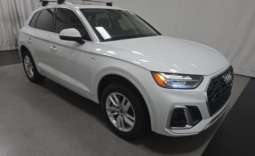 Glacier White Metallic 2023 Audi Q5 45 S line Premium