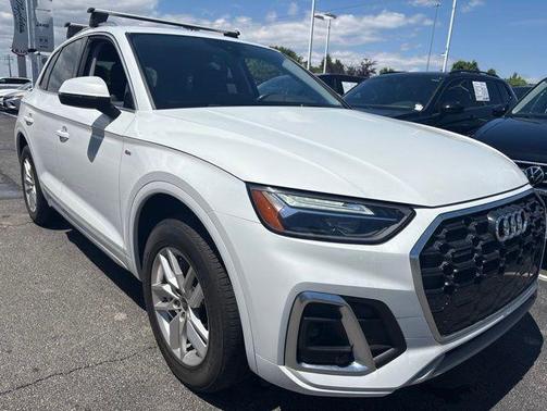 Glacier White Metallic 2023 Audi Q5 45 S line Premium
