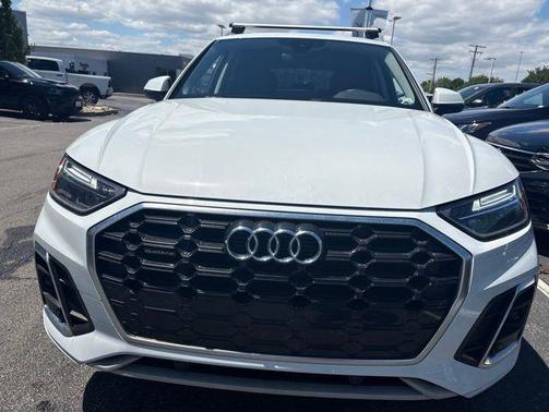 Glacier White Metallic 2023 Audi Q5 45 S line Premium