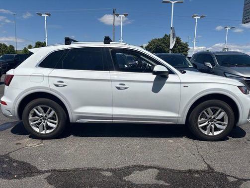 Glacier White Metallic 2023 Audi Q5 45 S line Premium