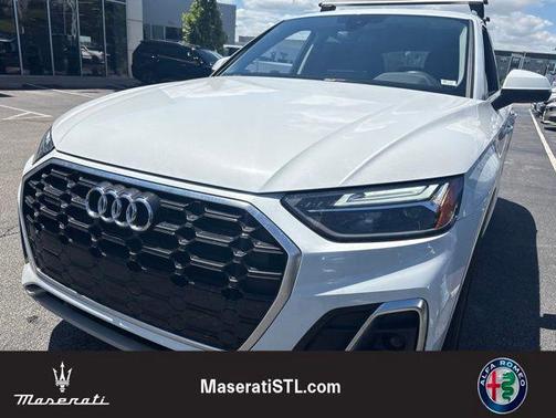 Glacier White Metallic 2023 Audi Q5 45 S line Premium