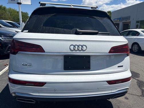 Glacier White Metallic 2023 Audi Q5 45 S line Premium