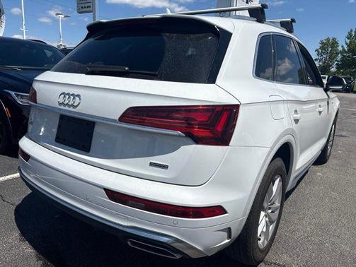 Glacier White Metallic 2023 Audi Q5 45 S line Premium