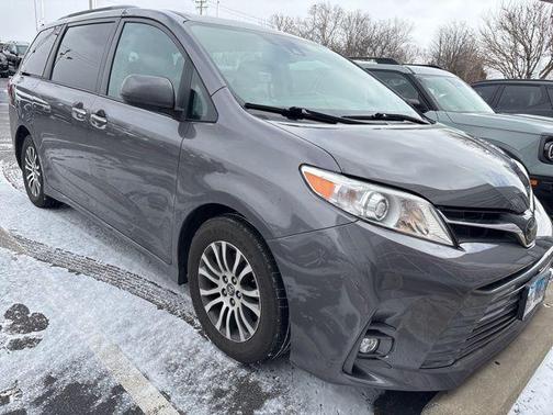 2020 Toyota Sienna XLE Premium