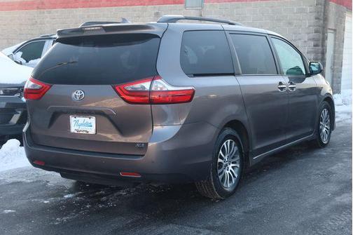 2020 Toyota Sienna XLE Premium