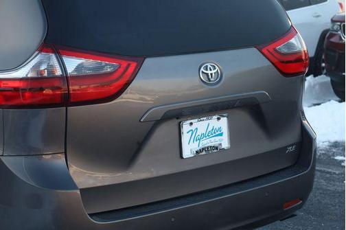 2020 Toyota Sienna XLE Premium