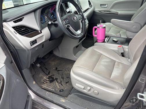 2020 Toyota Sienna XLE Premium