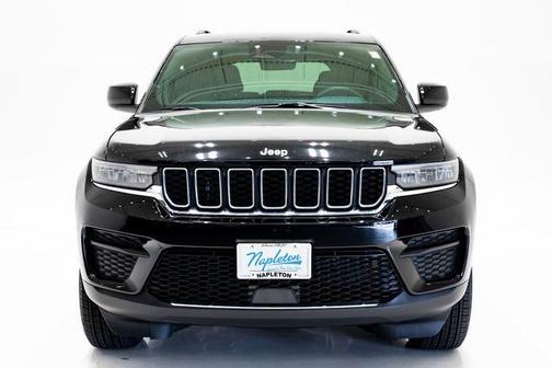 Diamond Black Crystal Pearlcoat 2025 Jeep Grand Cherokee Laredo