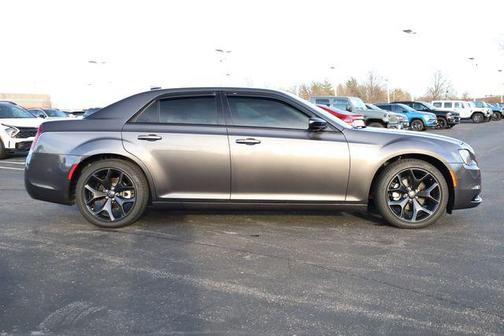 2022 Chrysler 300 Touring