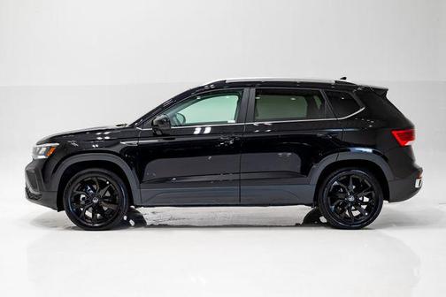 Deep Black 2023 Volkswagen Taos 1.5T SE