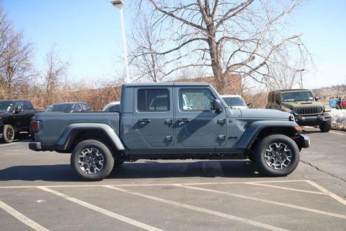 2026 Jeep Gladiator Sahara 4x4