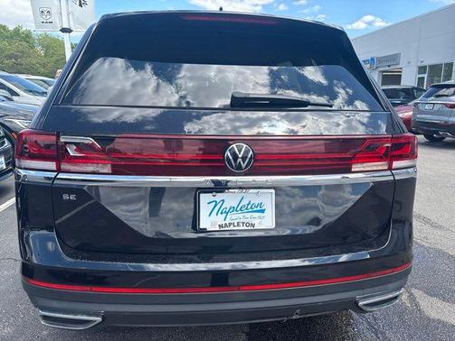 Deep Black 2024 Volkswagen Atlas 2.0T SE