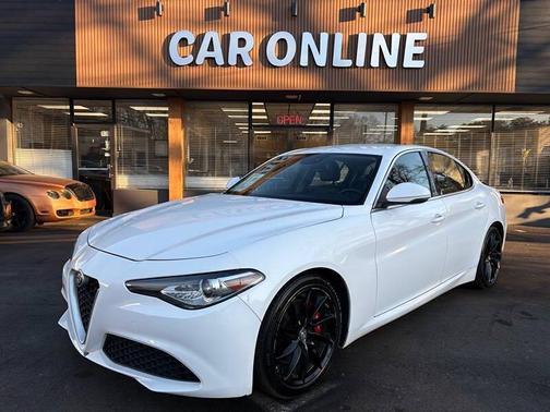 Alfa White 2017 Alfa Romeo Giulia Base