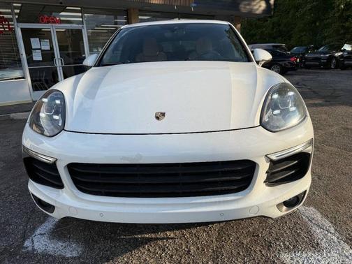 Carrara White Metallic 2016 Porsche Cayenne Cayenne